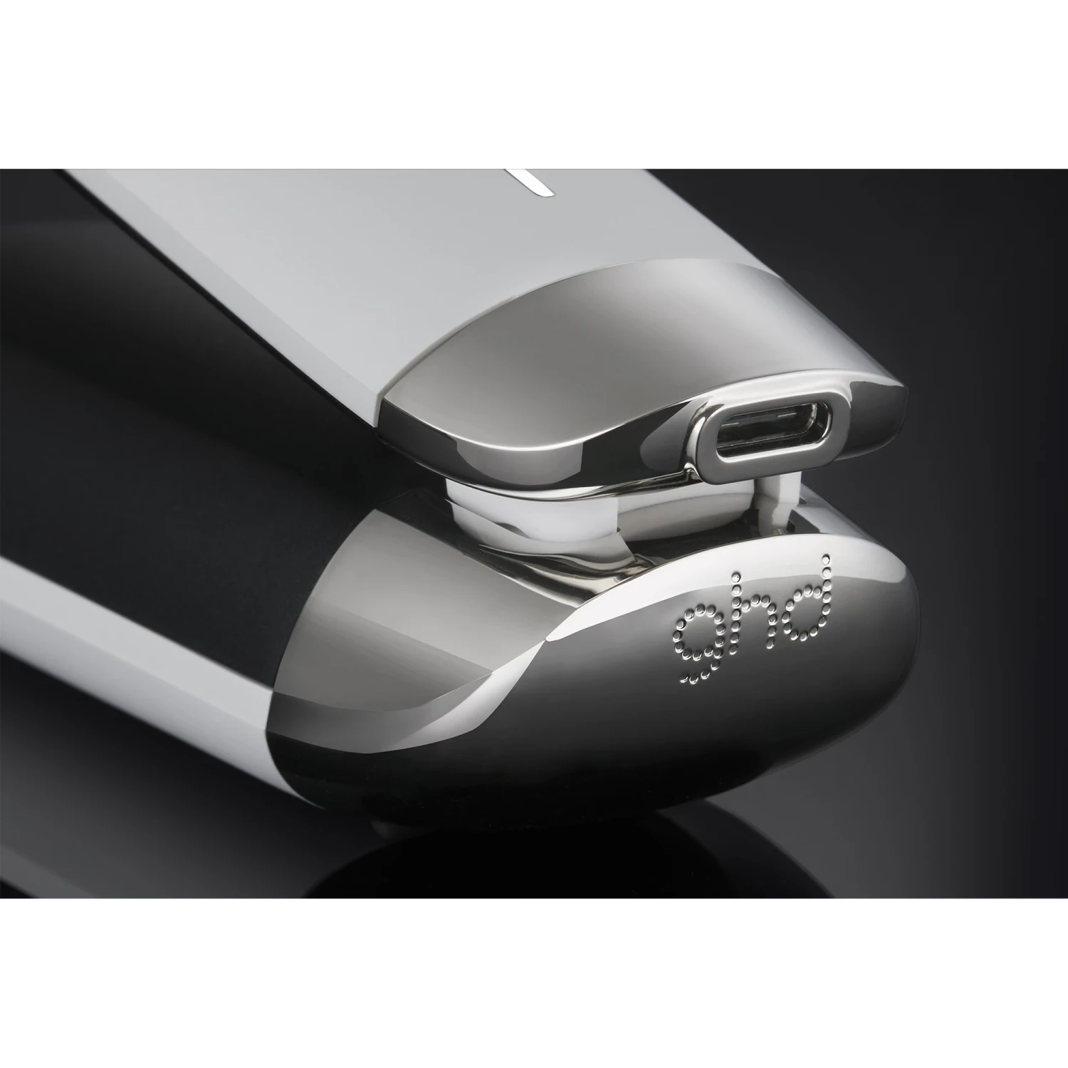 GHD Unplugged Cordless Flat Iron - White 5 GHD Unplugged Cordless Flat Iron - White - Image 3