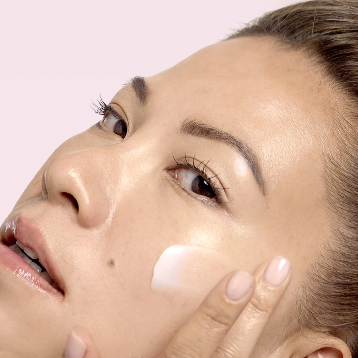 Caudalie Resveratrol-Lift Firming Cashmere Cream 4 Caudalie Resveratrol-Lift Firming Cashmere Cream - Image 2