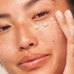 Dr Dennis Gross Dr. Dennis Gross Firm & Bright Eye Treatment 7 Dr Dennis Gross Dr. Dennis Gross Firm & Bright Eye Treatment -Bumble Sale Store Dr.DennisGrossCBrighten FirmEyeTreatment model