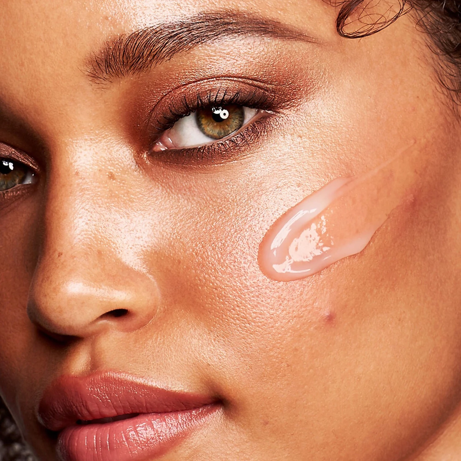 Kate Somerville Wrinkle Warrior 2-in-1 Plumping Moisturizer + Serum 4 Kate Somerville Wrinkle Warrior 2-in-1 Plumping Moisturizer + Serum - Image 2