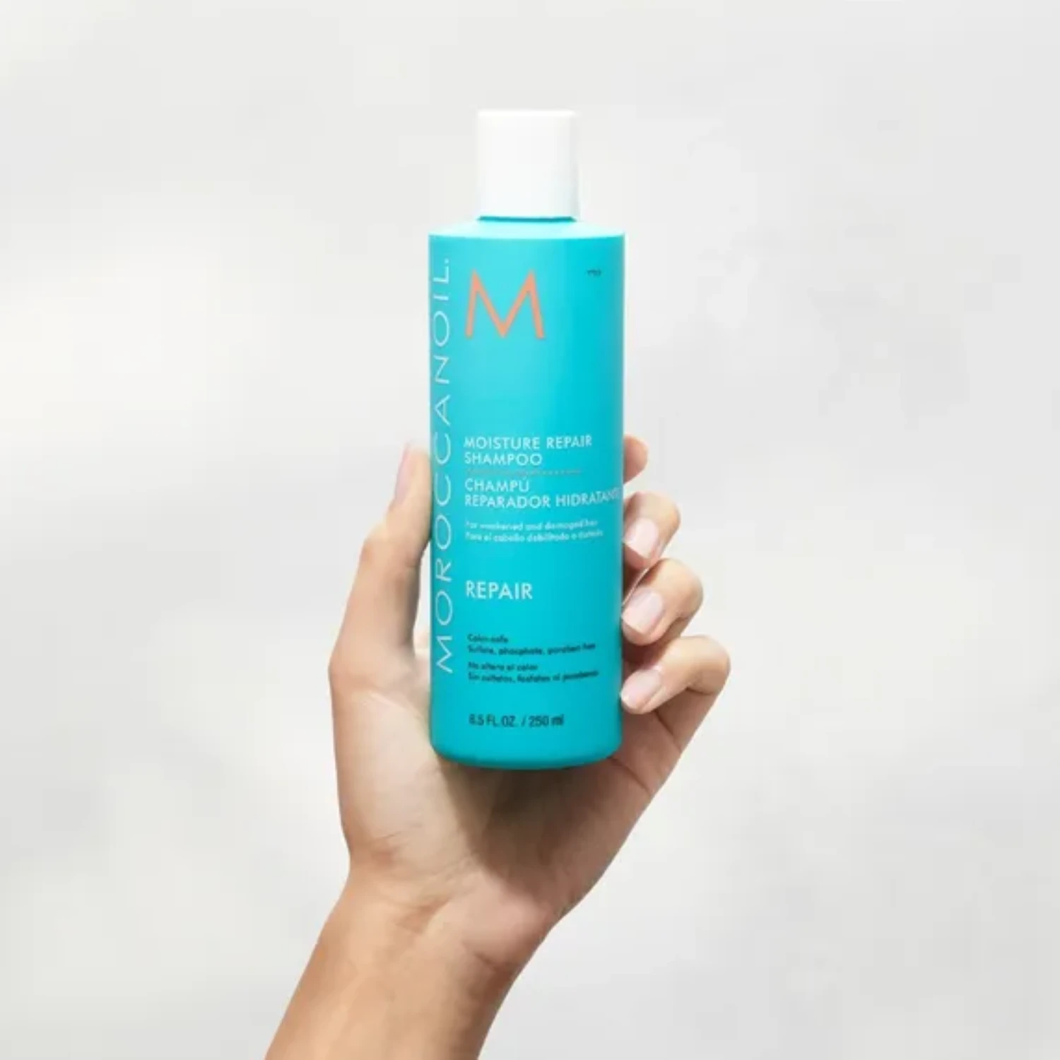 MoroccanOil Moisture Repair Shampoo 4 MoroccanOil Moisture Repair Shampoo - Image 2