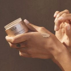 Natura Bisse Diamond Cocoon Sheer Cream -Bumble Sale Store Natura Bisse Diamond Cocoon Sheer Cream 4