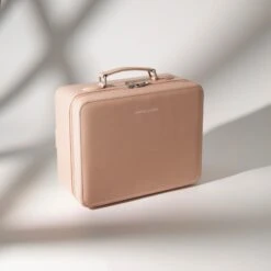 Vanity Planet Baia | The Everything Beauty Bag - Nude -Bumble Sale Store VP Baia Lifestyle Web 1800x1800 01