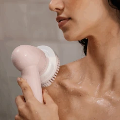 Vanity Planet Raedia 2.0 | Facial Cleansing Brush + Body Brush Head -Bumble Sale Store VP Raedia Lifestyle Pink Studio 01 700x 33eb1b8d d11b 454f 9246 ff6a70082f98