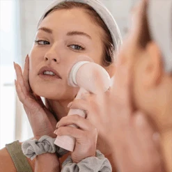 Vanity Planet Raedia 2.0 | Facial Cleansing Brush + Body Brush Head -Bumble Sale Store VP Raedia Lifestyle Pink Studio 02 700x 452bbf44 1412 4f7a b387 a54bbe2f7a06