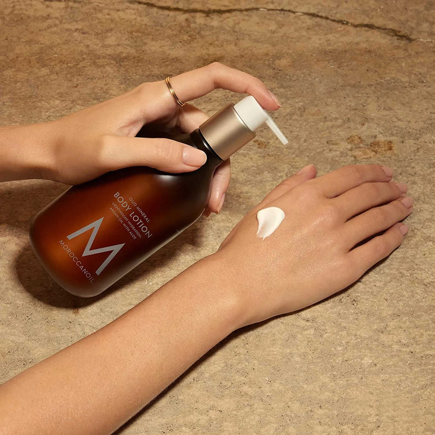 Moroccanoil Body Lotion - Oud Mineral 5 Moroccanoil Body Lotion - Oud Mineral - Image 3