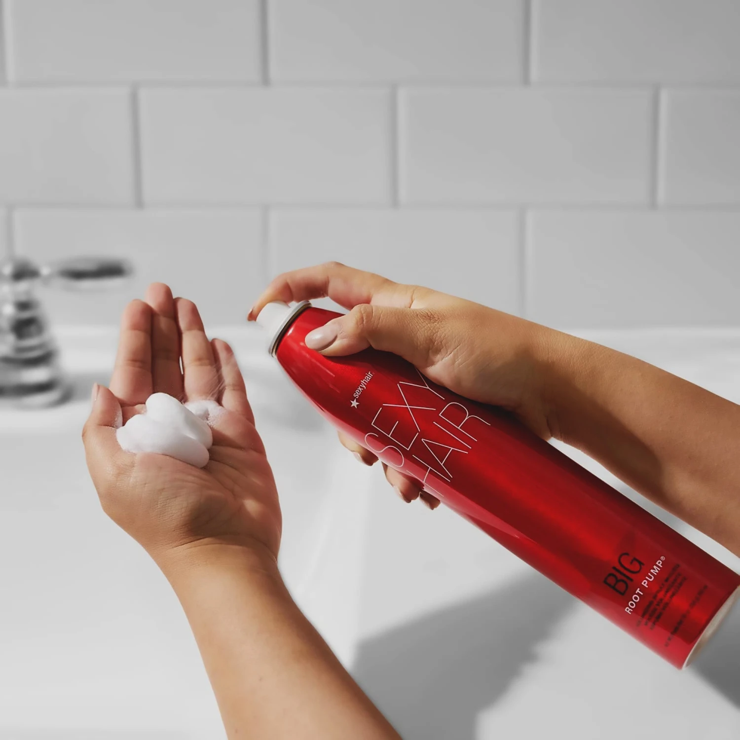 Sexy Hair Big SexyHair Root Pump Humidity Resistant Volumizing Spray Mousse 4 Sexy Hair Big SexyHair Root Pump Humidity Resistant Volumizing Spray Mousse - Image 2