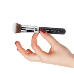 Sigma Beauty Round Kabuki Brush - F82 7 Sigma Beauty Round Kabuki Brush - F82 -Bumble Sale Store sigma round kabuki brush f82 3